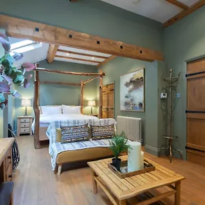 https://bnb-stable-lodge-boutique.cardiffhotelswales.com